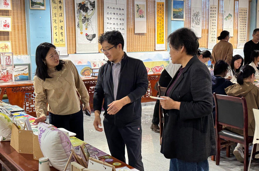 20251006 月满中秋情暖校园 文化润心共育新人1.jpg