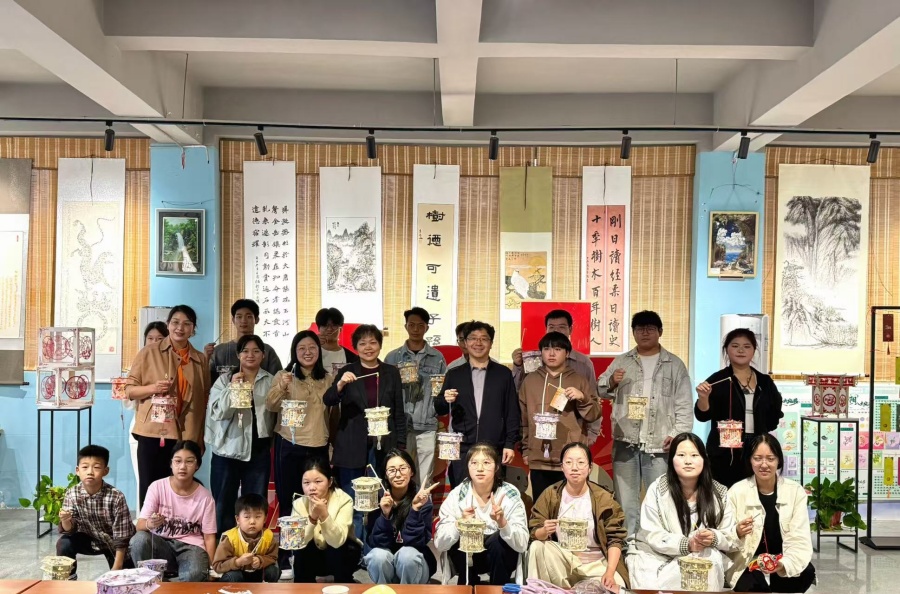 20251006 月满中秋情暖校园 文化润心共育新人5.jpg