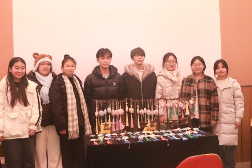 20251222 暖冬藏雅趣 非遗润校园——公共艺术中心举办非遗主题社团活动3.png 20251222 暖冬藏雅趣 非遗润校园——公共艺术中心举办非遗主题社团活动3.png