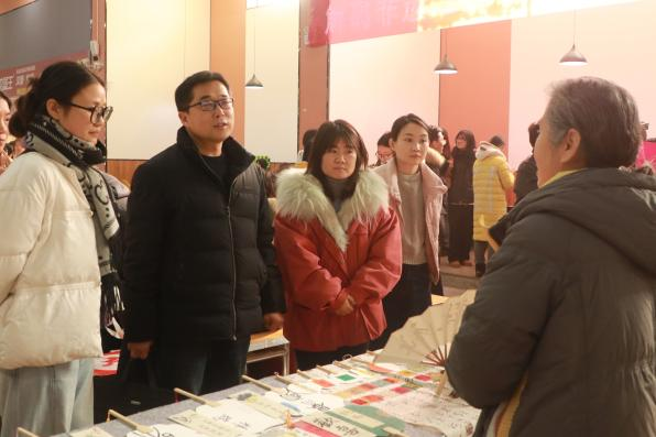 20251222 暖冬藏雅趣 非遗润校园——公共艺术中心举办非遗主题社团活动6.png