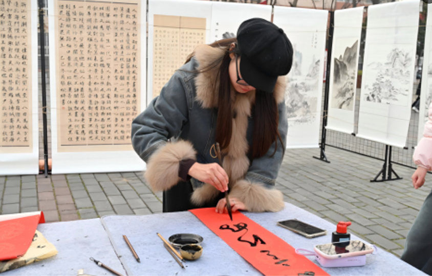 20251231 青春执笔绘古韵 非遗焕彩育新人66.png