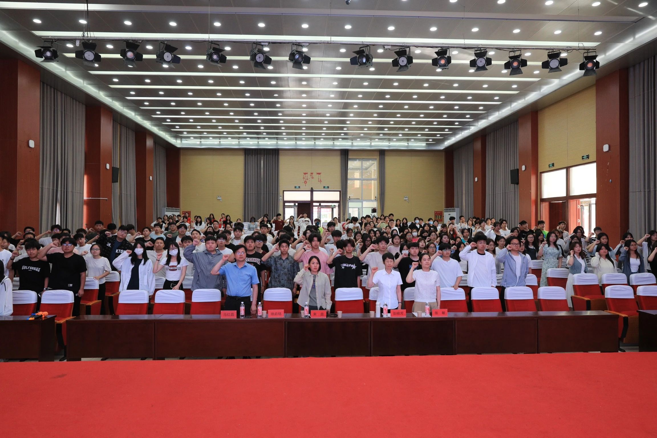 b6eae3225a3daccb5d25f0c2b4bf526b.jpg