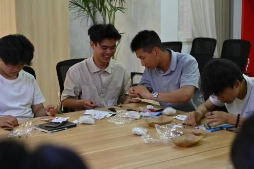 30081229b4aa[1].jpg