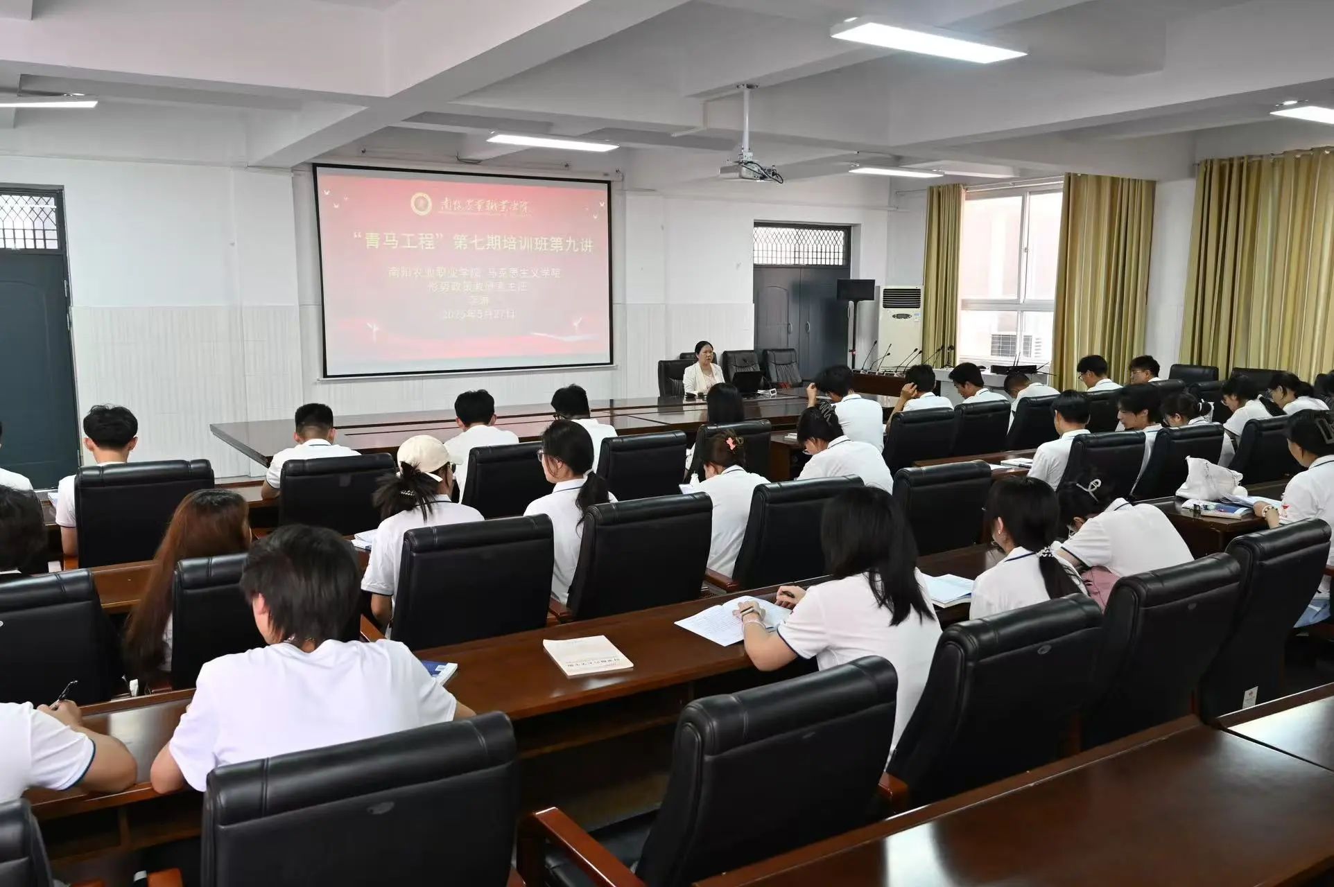 30081609c6xx[1].jpg