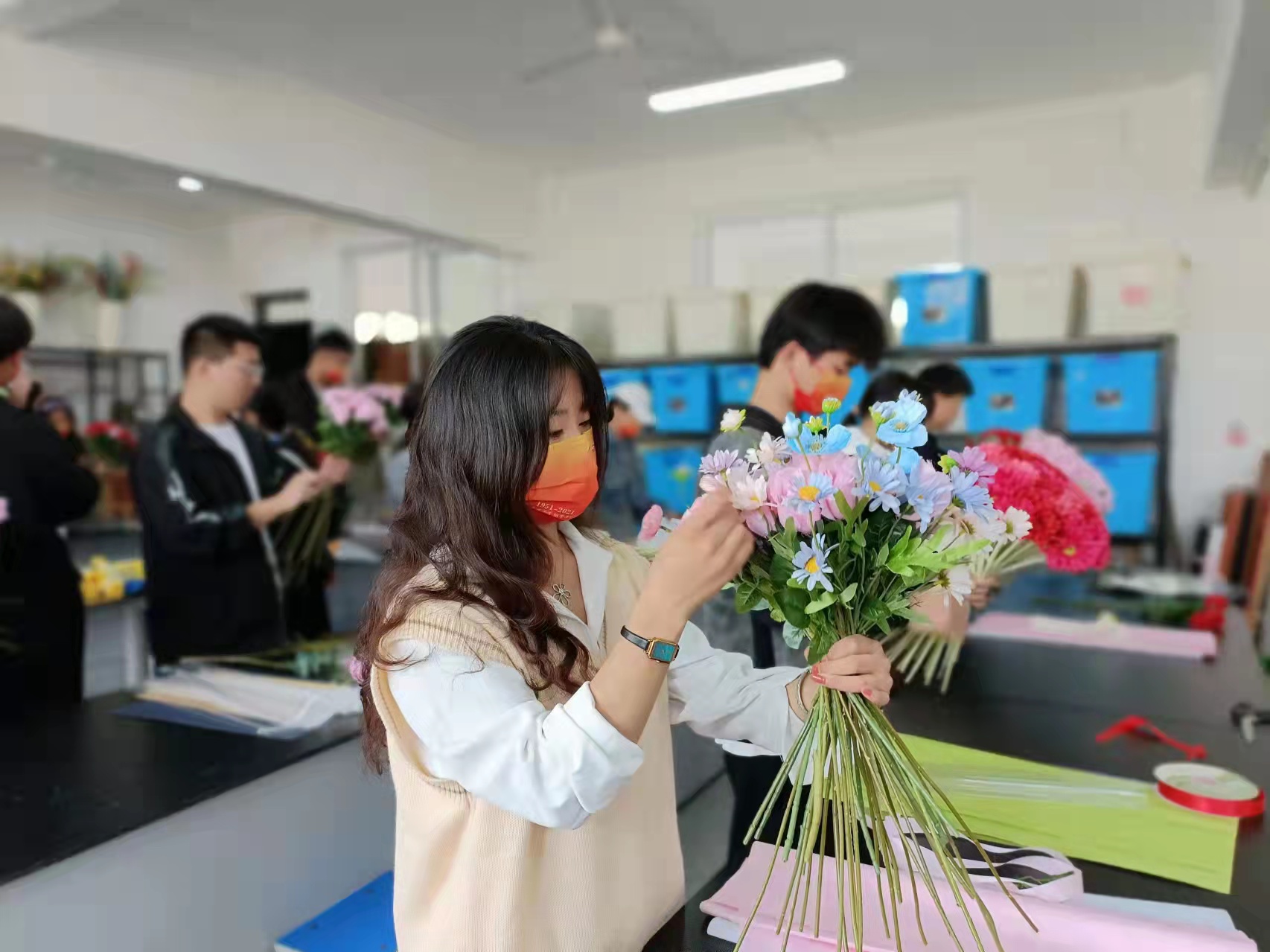 11.19农业工程学院在3号楼花艺室举办插花展示与花束制作活动.jpg