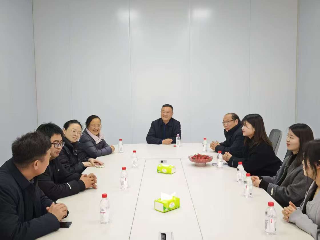 座谈.jpg