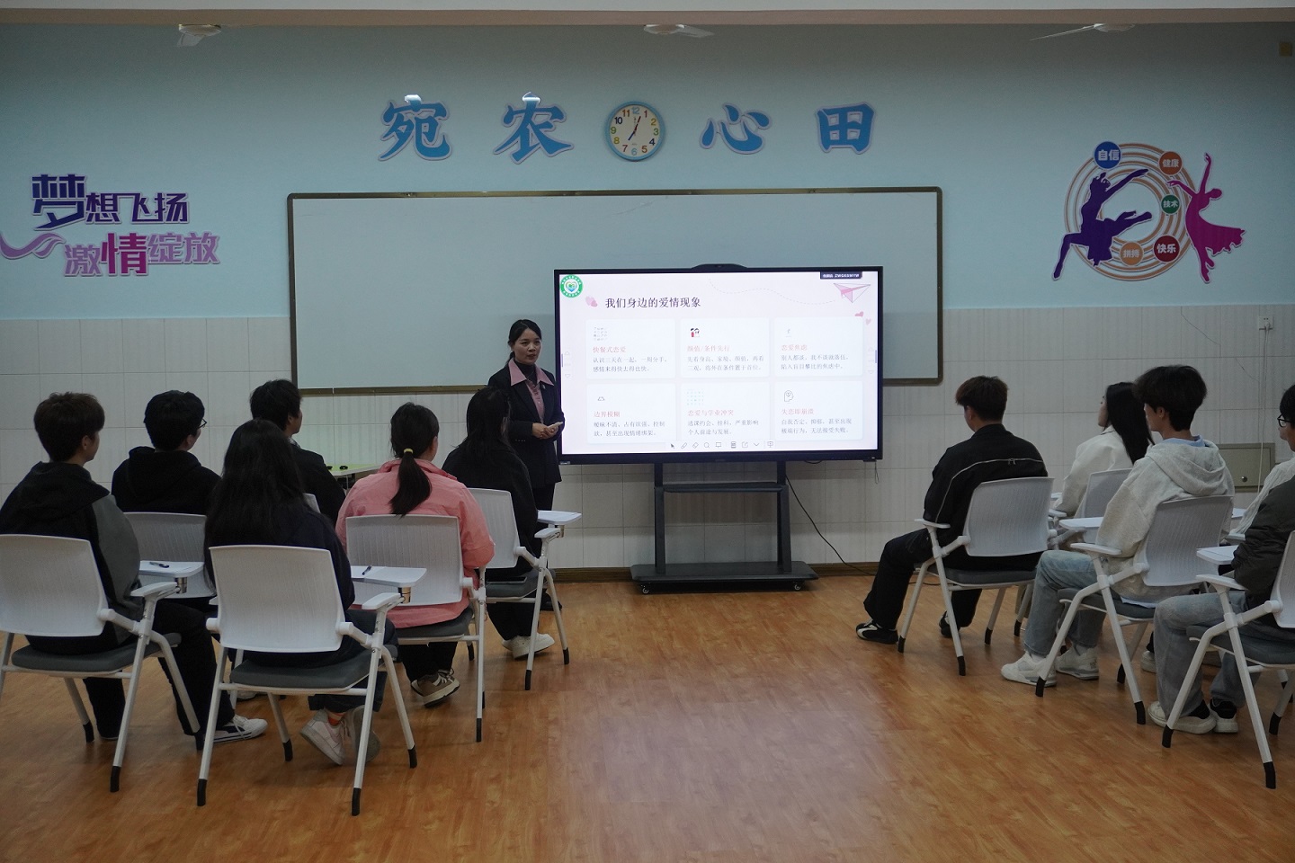 60c3f2335b6b932f0203b8c3cbb06e92.jpg 60c3f2335b6b932f0203b8c3cbb06e92.jpg