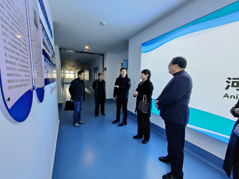 参观.jpg 参观.jpg