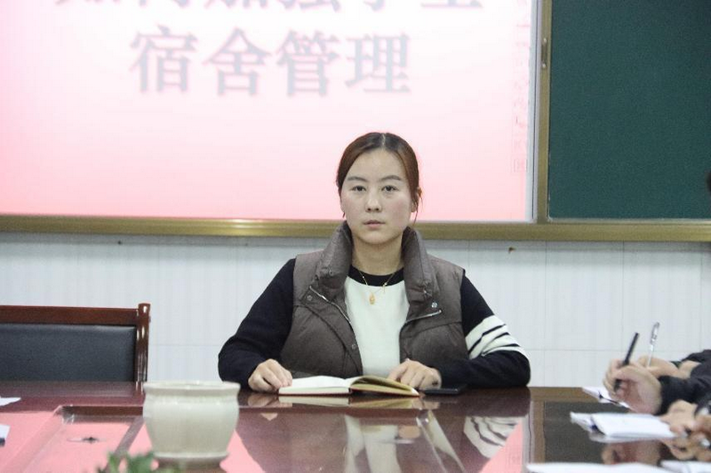 李瑾科长主持会议.png 李瑾科长主持会议.png