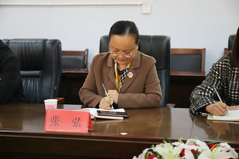 张弘.jpg 张弘.jpg